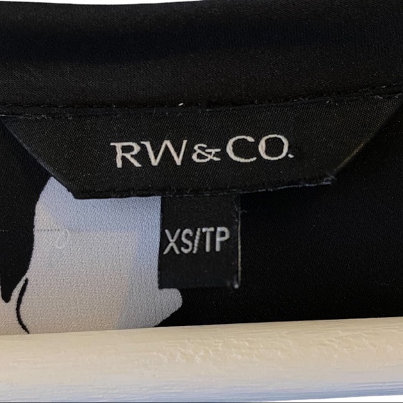 RW & CO Black Swan Blouse, Pyjama Style, Satin-Feel, Front Pocket - Picture 6 of 7